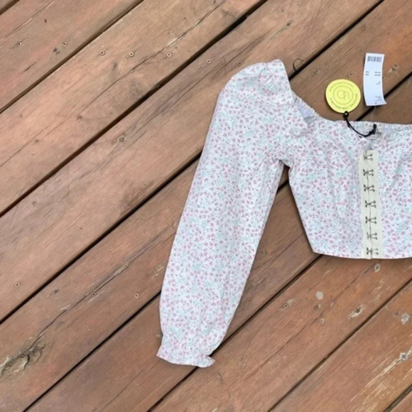 New Love Stuck Floral Hook & Eve Top - Picture 14 of 16